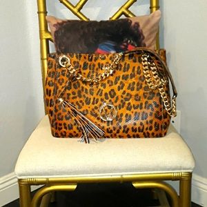 💃🏽Valentino by Mario Valentino